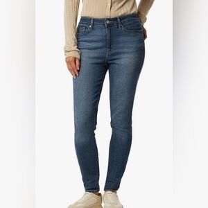 Levis Women’s Gold Label Signature Mid Rise Skinny Jeans, NWT